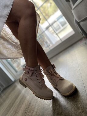 TIMBERLAND Premium nubuck Pale pink with satin laces bows Boots kids 7 women 9